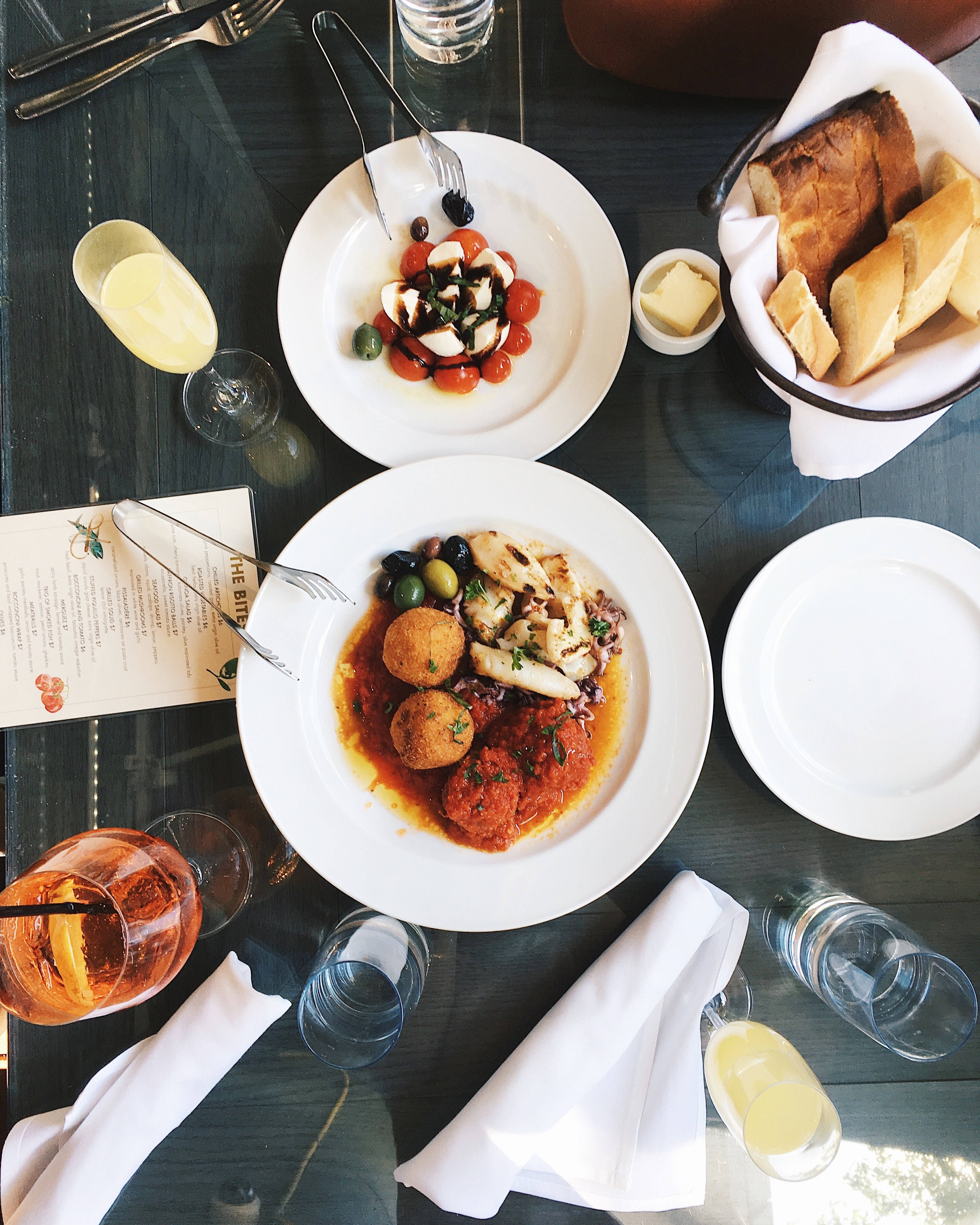 Une table au restaurant La note enchantée
